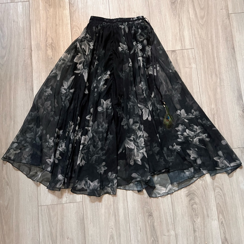 (NWT) Maxi Full Skirt with Waistband, size M